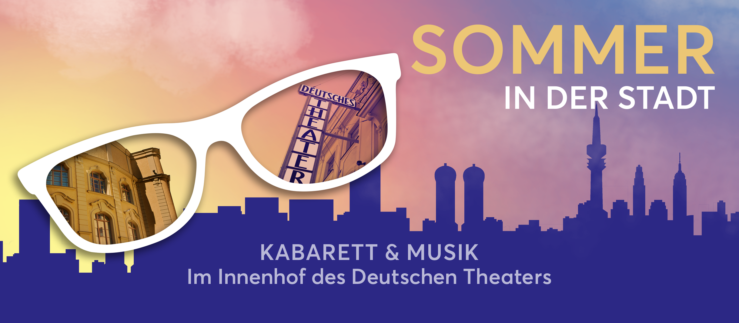 In einer Sonnenbrille spiegelt sich die Fassade des Deutschen Theaters. Im Hintergrund ist eine Stadtfassade in ABenddämmerung zu sehen.